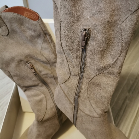Suede Western style knee high boots - Picture 5 of 6